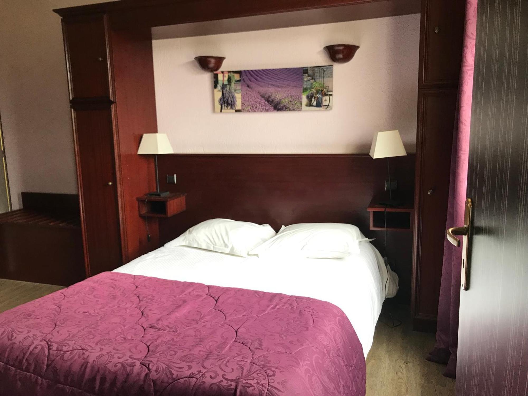 Logis Hotel & Restaurant - Le Chateau Des Tourelles 3 Etoiles 르와스트 외부 사진