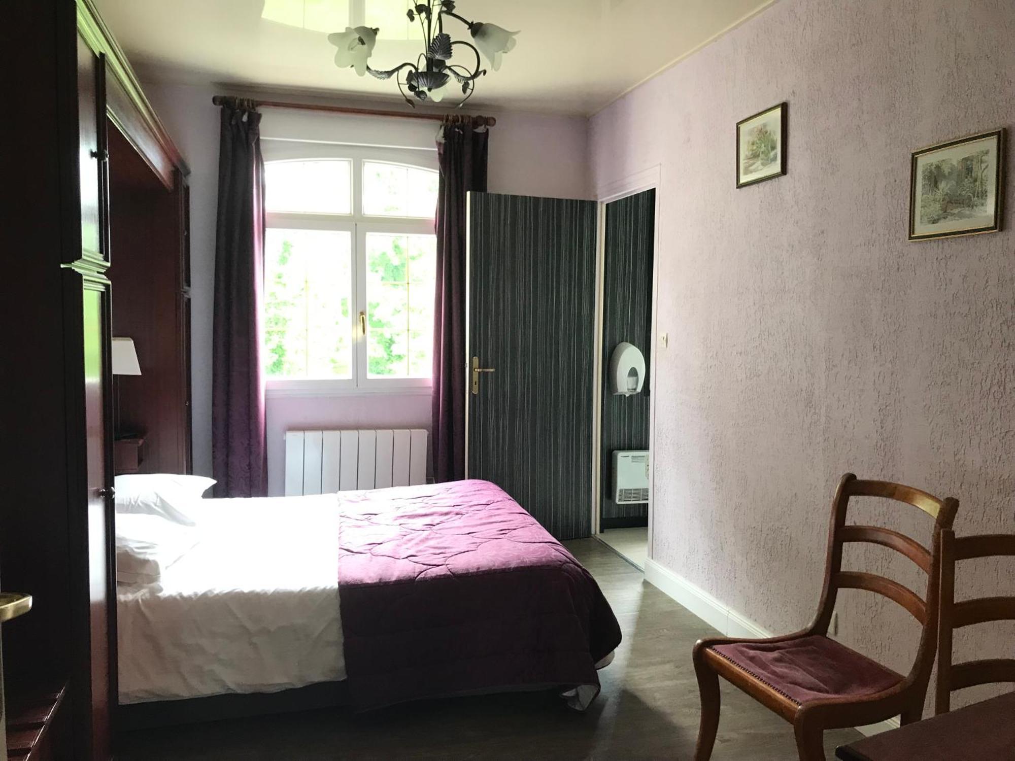 Logis Hotel & Restaurant - Le Chateau Des Tourelles 3 Etoiles 르와스트 외부 사진