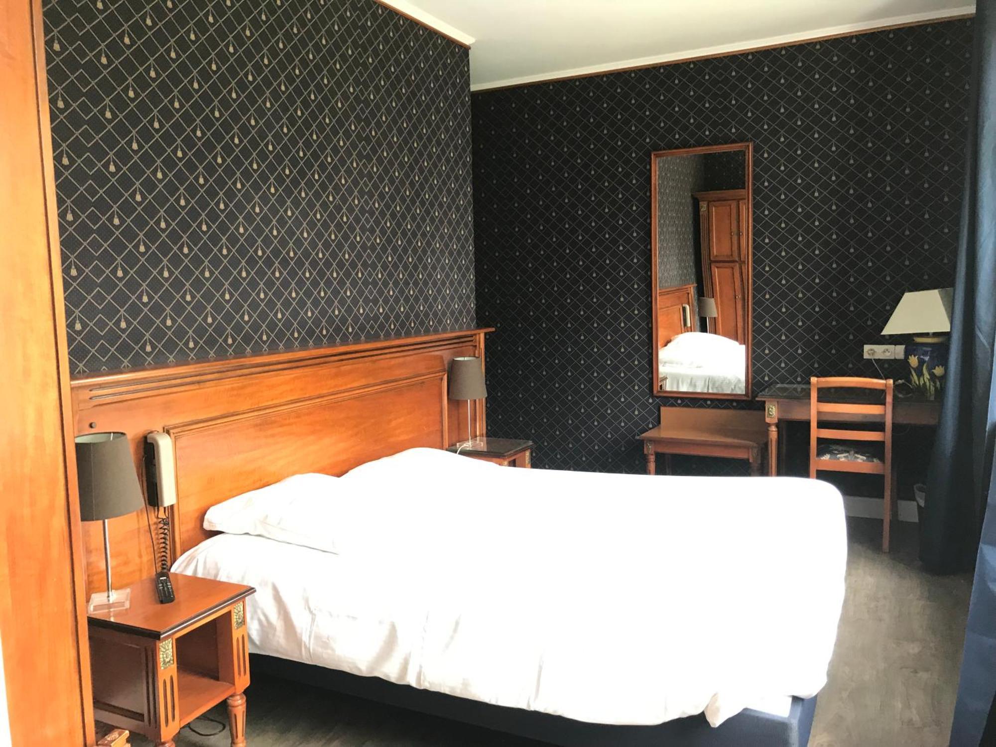 Logis Hotel & Restaurant - Le Chateau Des Tourelles 3 Etoiles 르와스트 외부 사진