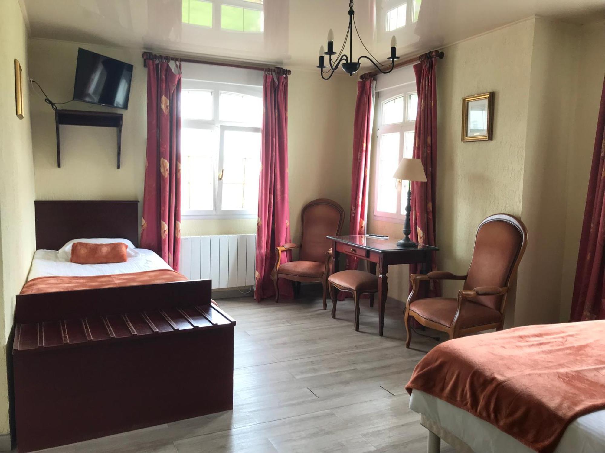 Logis Hotel & Restaurant - Le Chateau Des Tourelles 3 Etoiles 르와스트 외부 사진