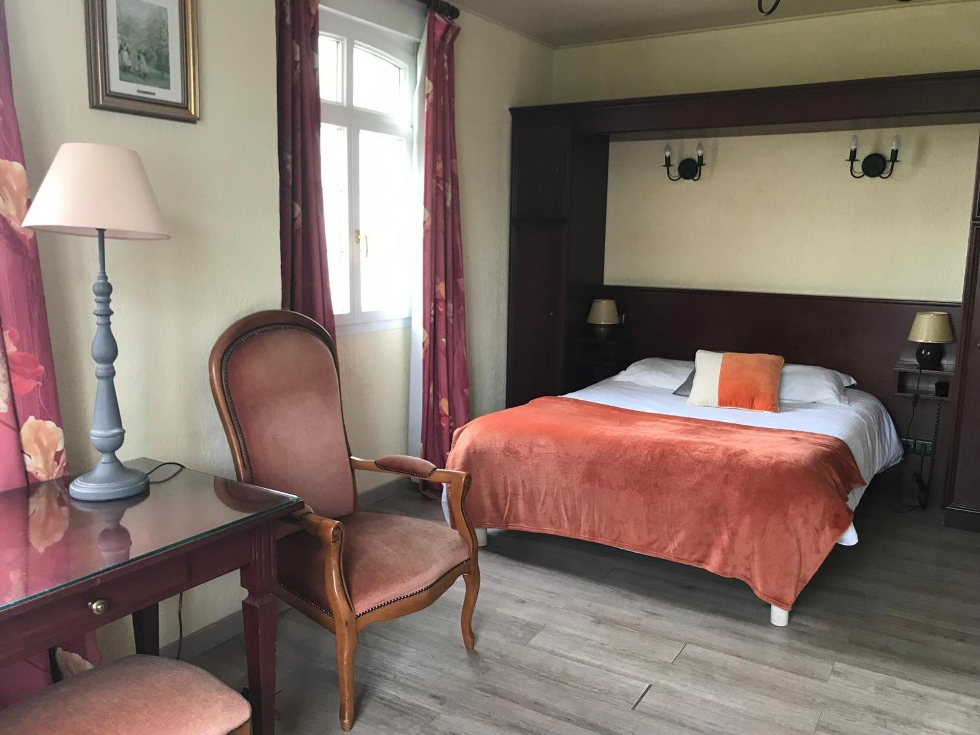 Logis Hotel & Restaurant - Le Chateau Des Tourelles 3 Etoiles 르와스트 외부 사진
