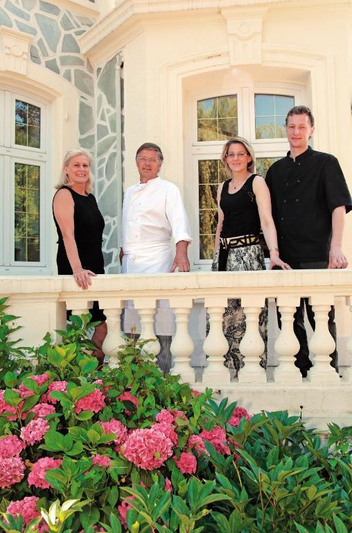 Logis Hotel & Restaurant - Le Chateau Des Tourelles 3 Etoiles 르와스트 외부 사진